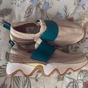 Brand new Sorel Women's Kinetic Impact Strap Knit slip on Sneakers Size 7.